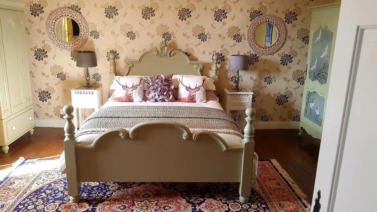 Ty Gorre Ker Bed & Breakfast Cast